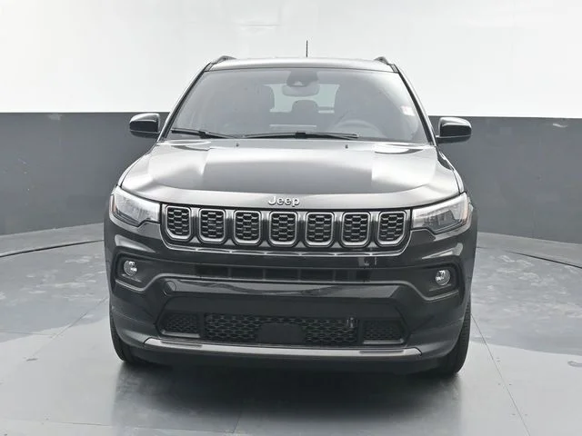 New 2026 Diamond Black Crystal Pearl-Coat Exterior Paint Jeep Latitude image 11