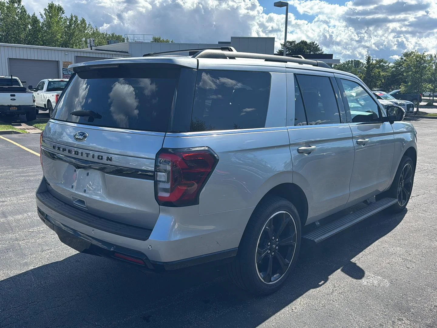 Used 2023 Iconic Silver Metallic Ford Limited image 4