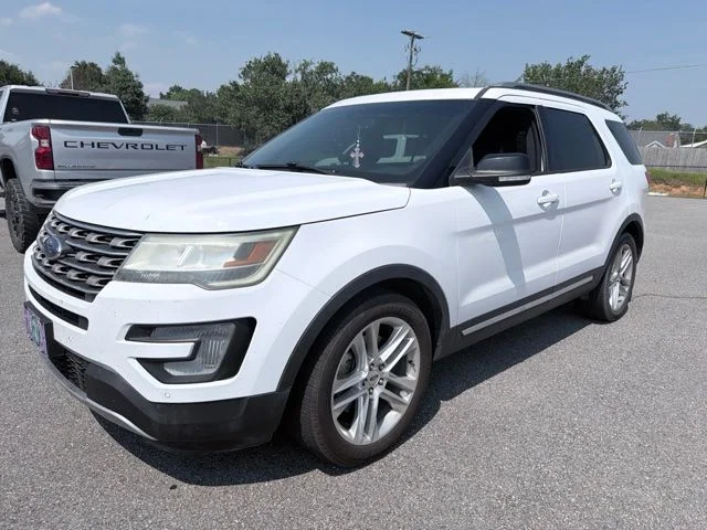 Used 2017 White Ford XLT image 6