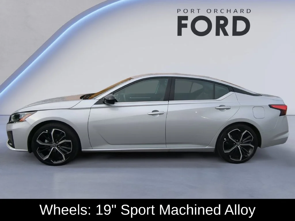 Used 2025 Silver Nissan 2.5 SR image 3