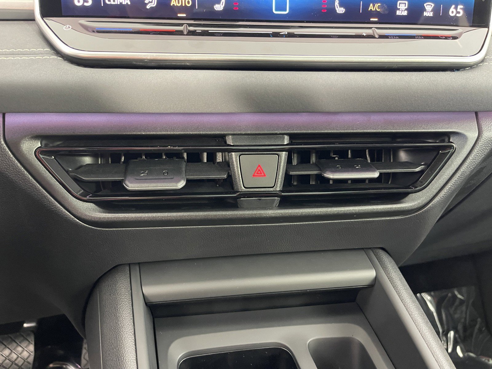 2026 Volkswagen Tiguan SE - Photo 28