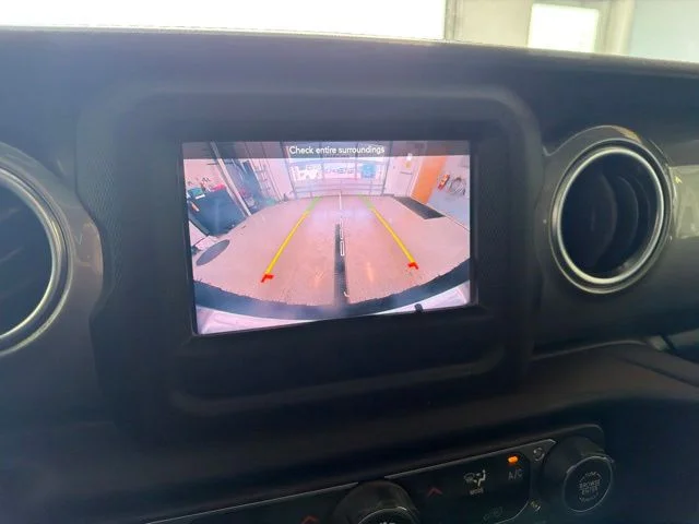 Used 2020 Silver Jeep Unlimited Sahara image 2