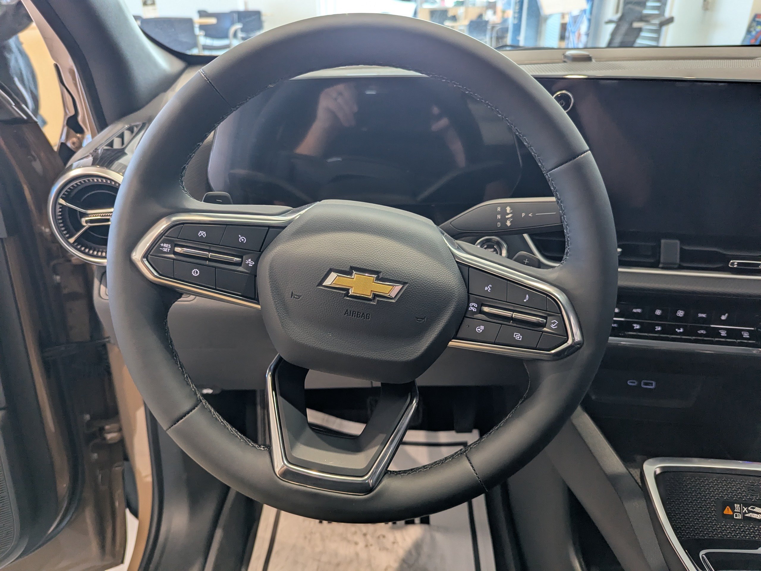 2027 Chevrolet Equinox LT - Photo 9