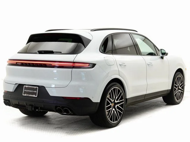 Certified Used 2025  Porsche  image 32
