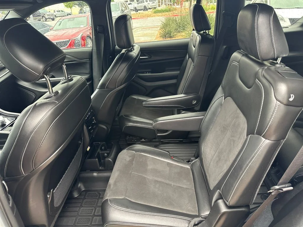 Used 2023 White Jeep Altitude image 31