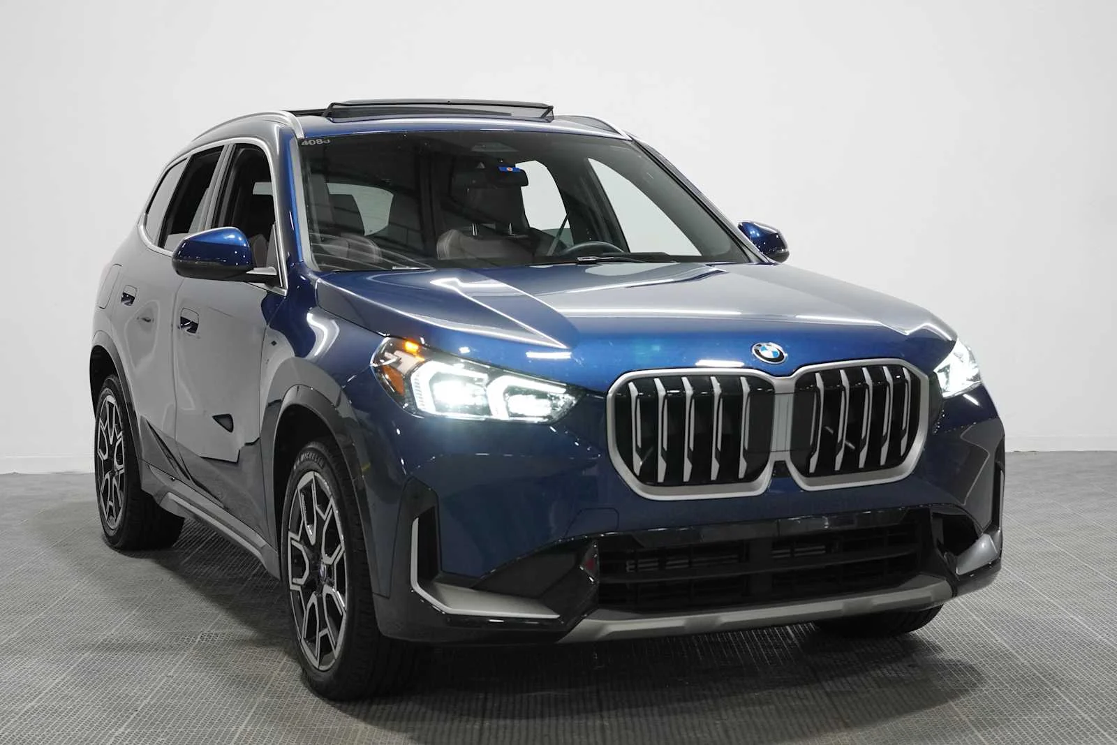 Used 2025 Phytonic Blue Metallic BMW xDrive28i image 3