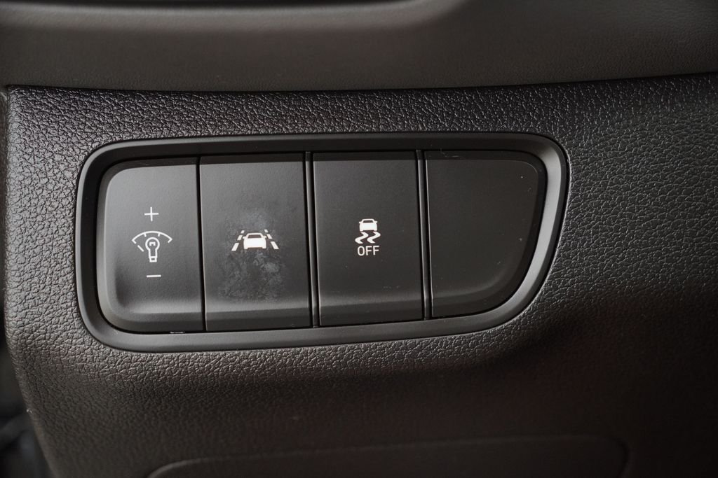 Certified Used 2020 Black Hyundai SE image 16