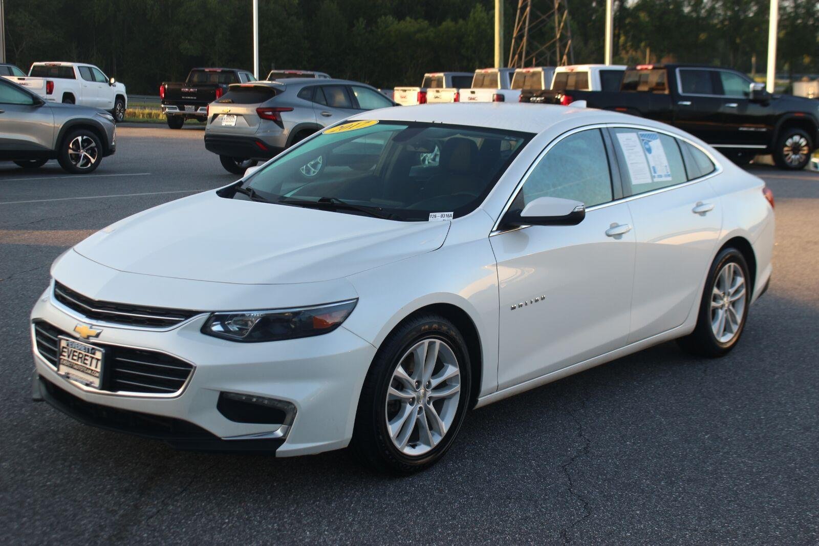 Used 2017 IRIDESCENT PEARL TRICOAT Chevrolet LT image 3
