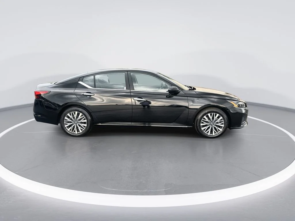 Used 2024 Black Nissan 2.5 SV image 9