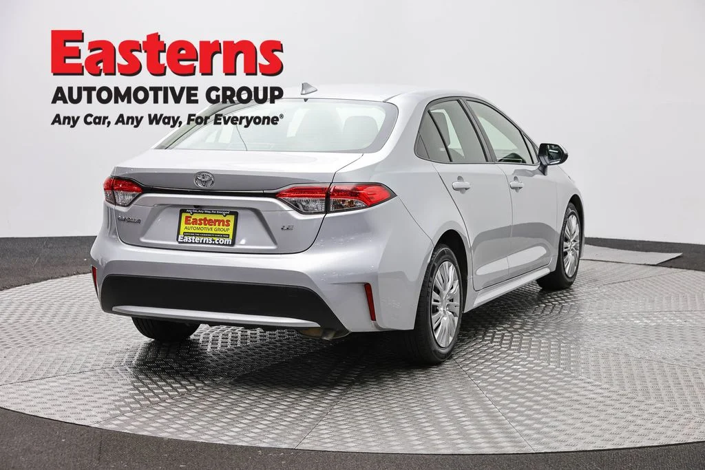 Used 2022 Silver Toyota LE image 5