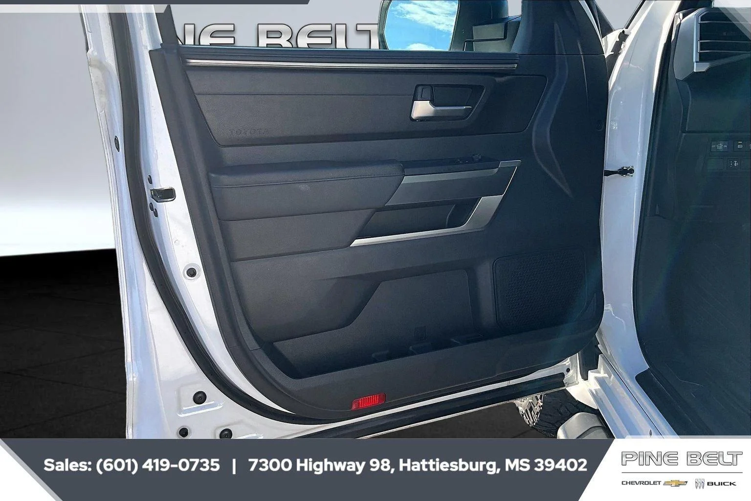 Used 2025 Ice Cap Toyota SR5 image 18