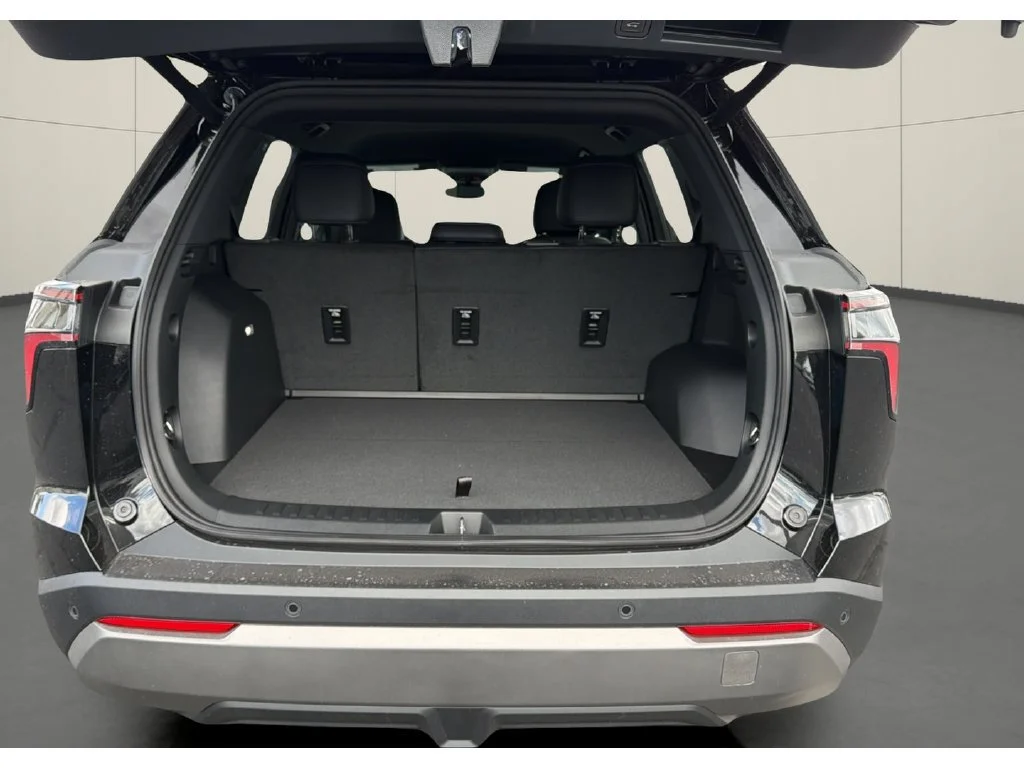 New 2027 Mosaic Black Metallic Chevrolet LT image 10