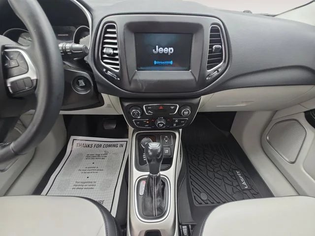 Used 2017 Silver Jeep Latitude image 11