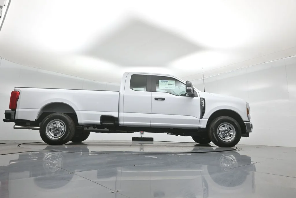 New 2026 Oxford White Ford XL image 40