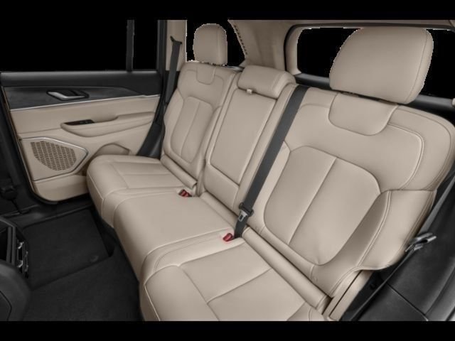 Used 2023 White Jeep Laredo image 10