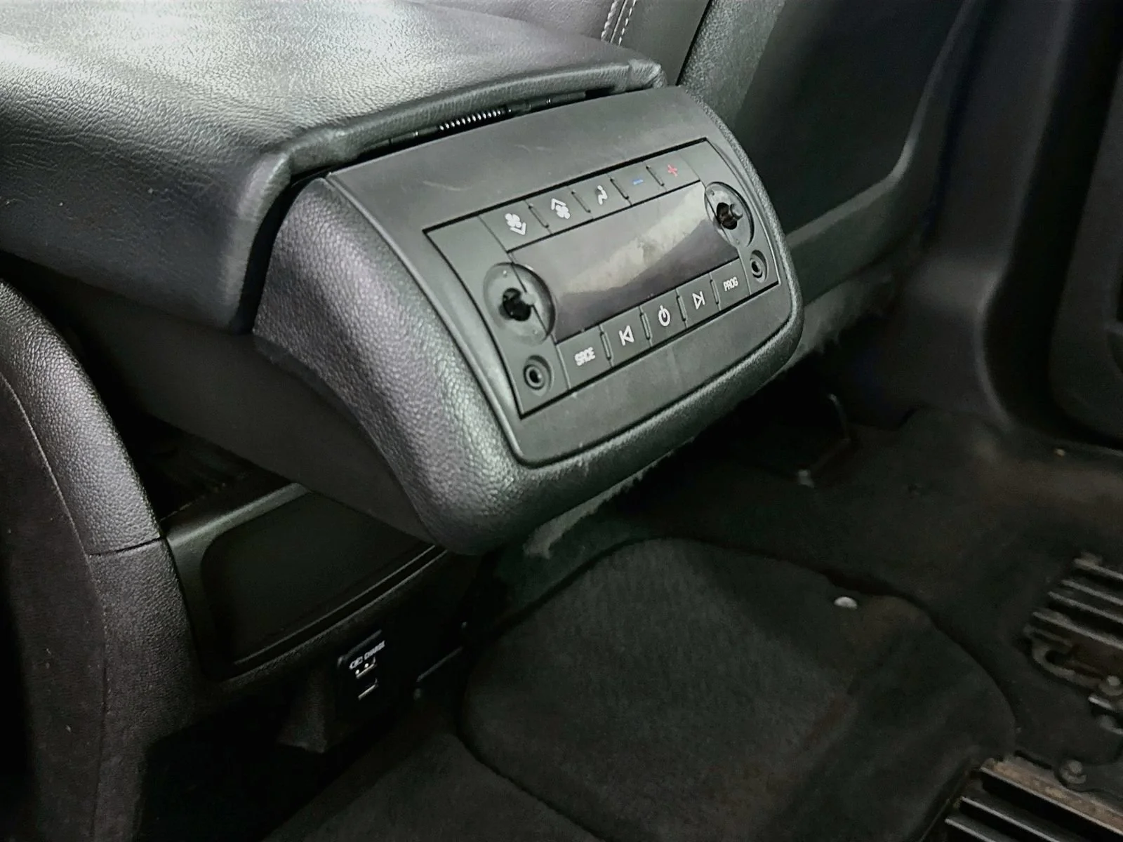 Used 2015 CARBON BLACK METALLIC GMC Denali image 27