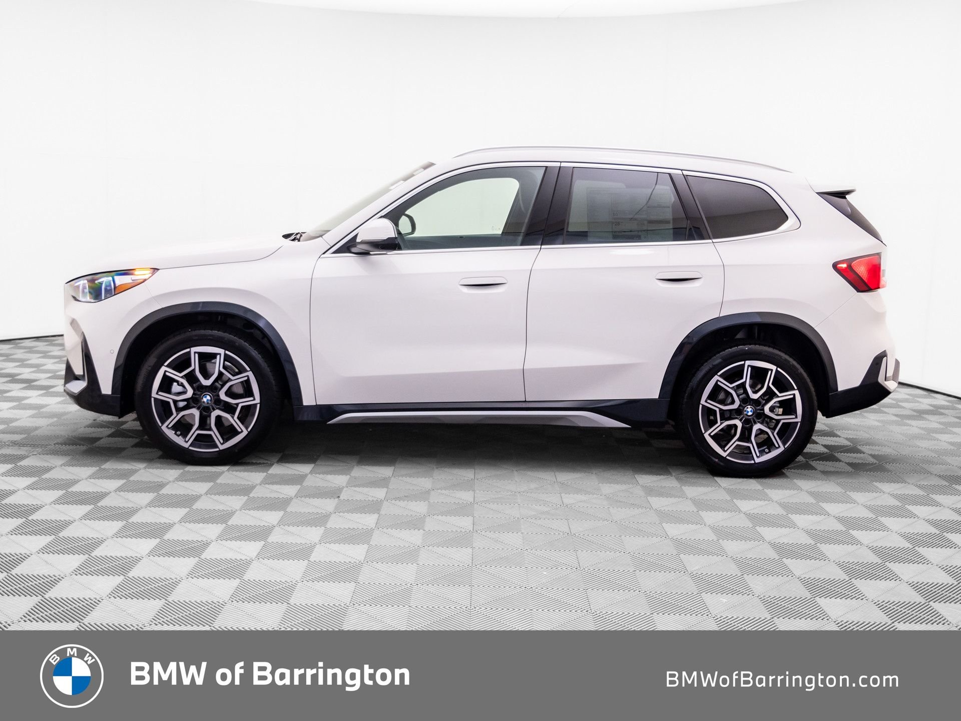 New 2026 Alpine White BMW xDrive28i image 2