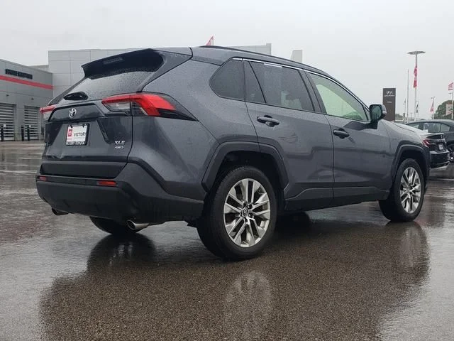 Used 2019 Gray Toyota XLE Premium image 5
