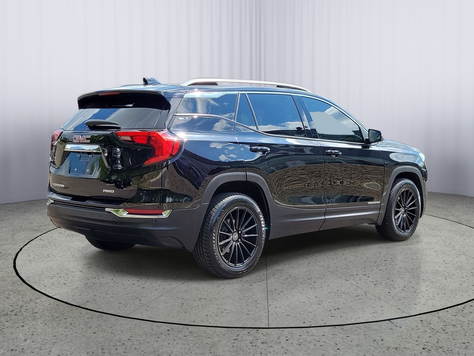 Used 2018 Black GMC SLT image 3