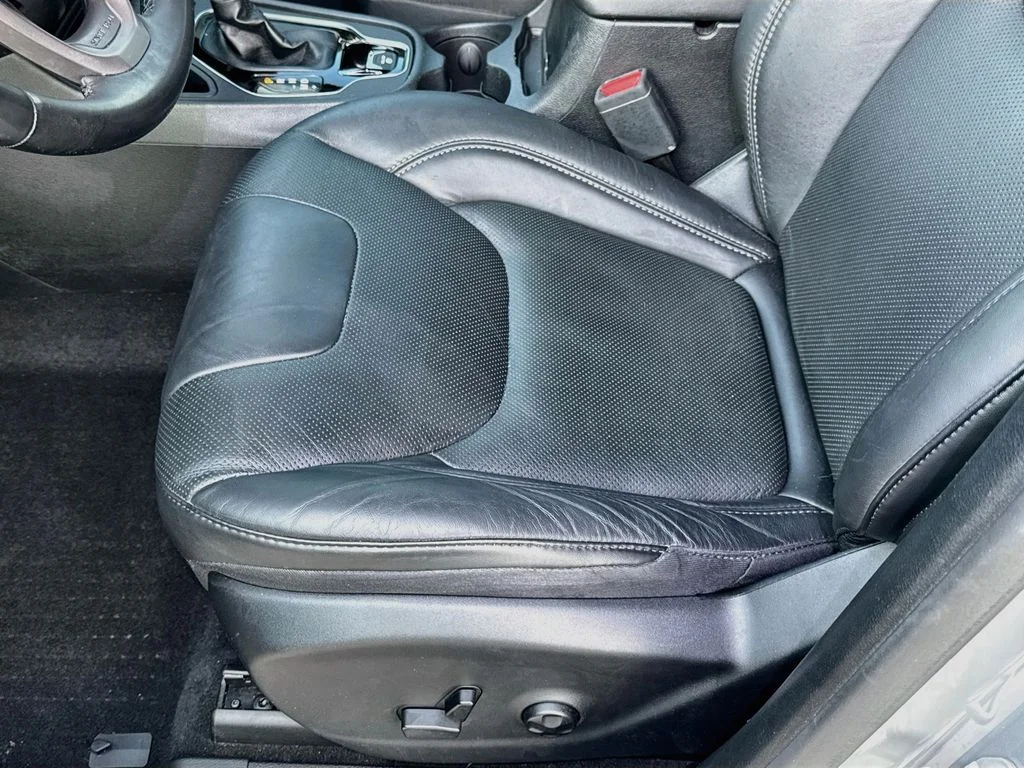 Used 2021 Gray Jeep Limited image 23