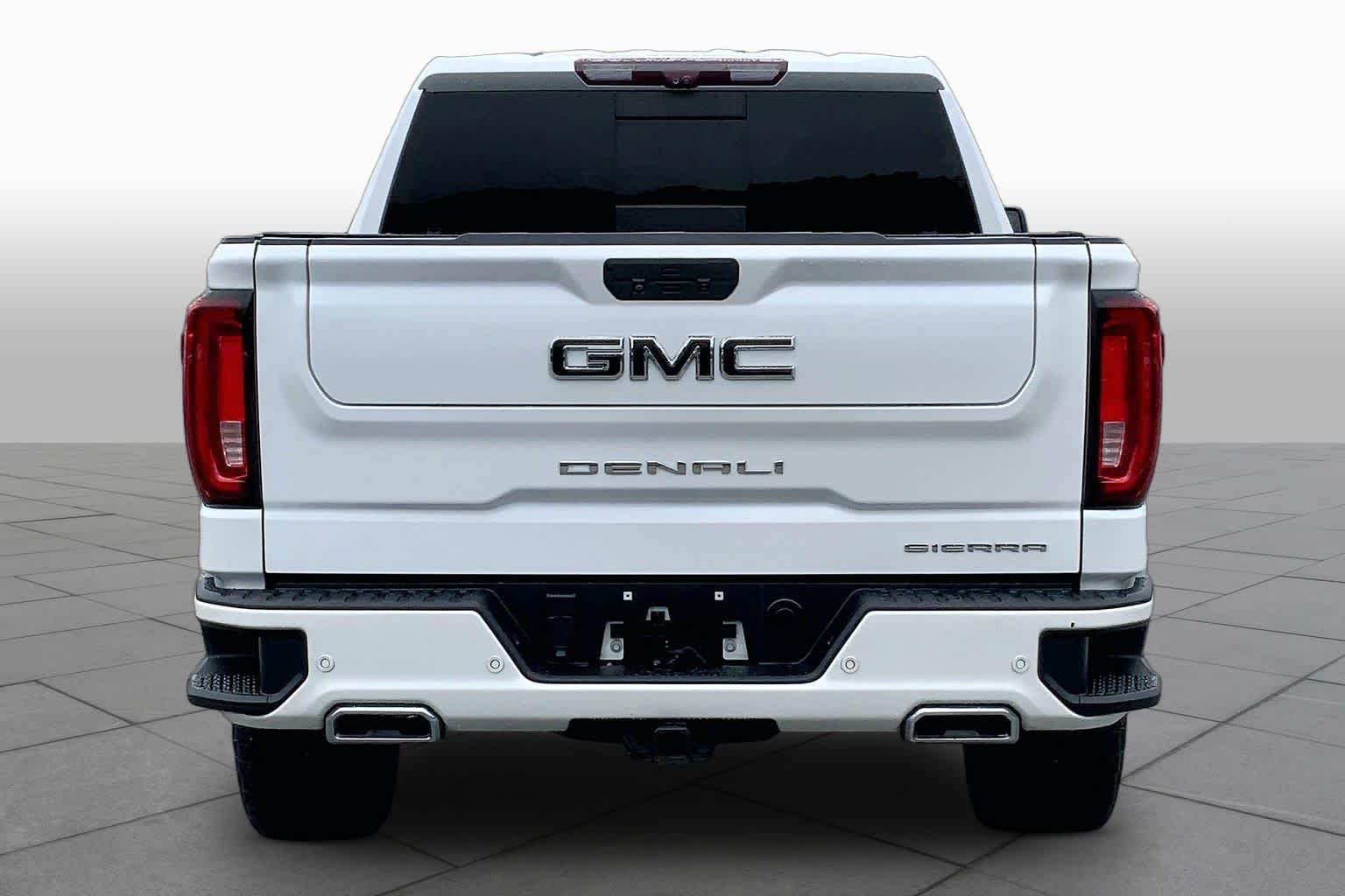 Used 2020 White Frost Tricoat GMC Denali image 5