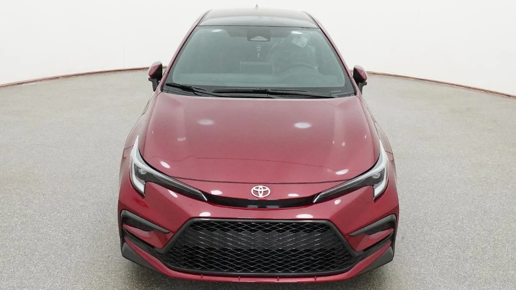 New 2026 Ruby Flare Pearl with Midnight Black Metallic roof Toyota SE image 7