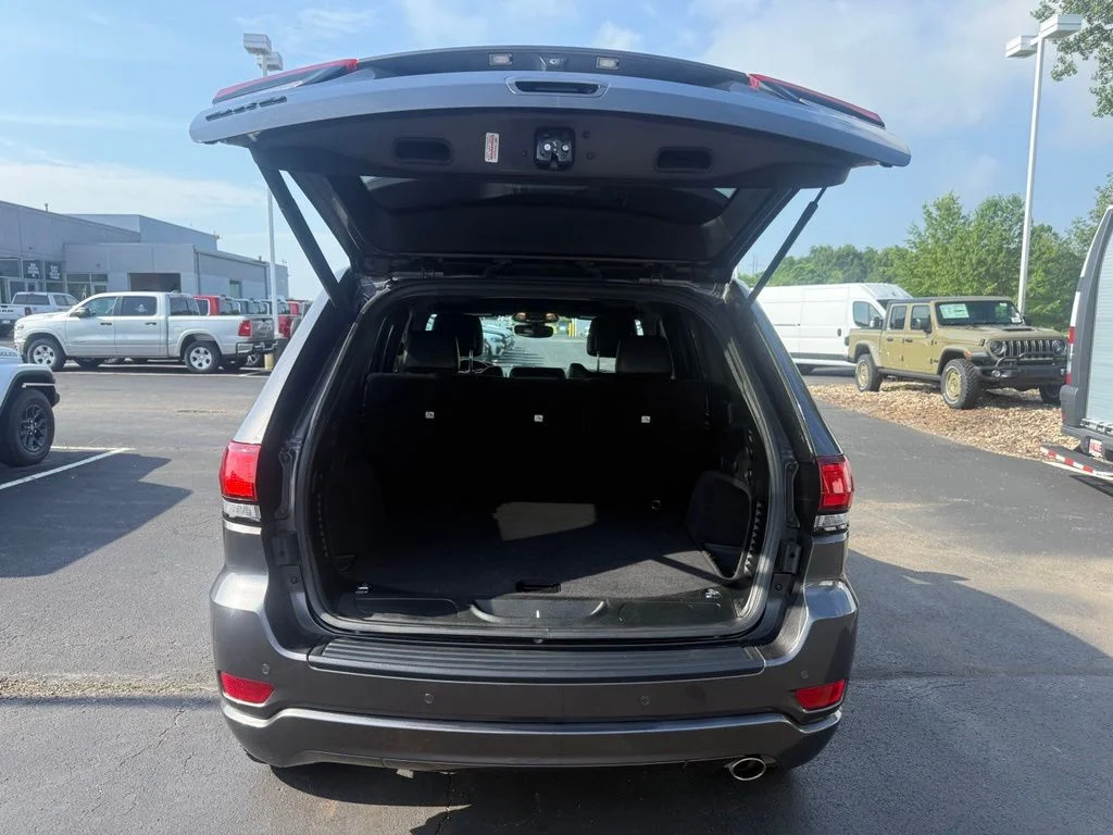 Used 2018 Gray Jeep Altitude image 41
