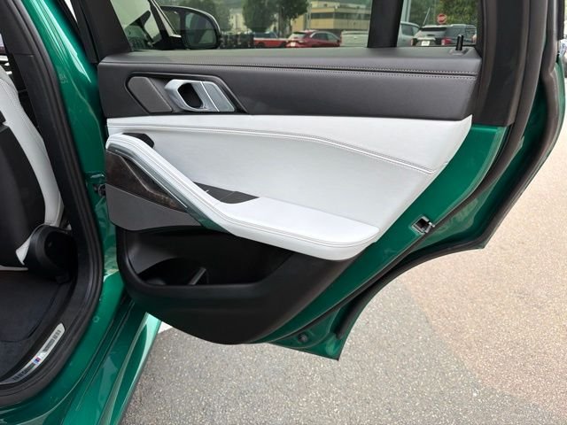 Used 2026 Green BMW M60i image 14