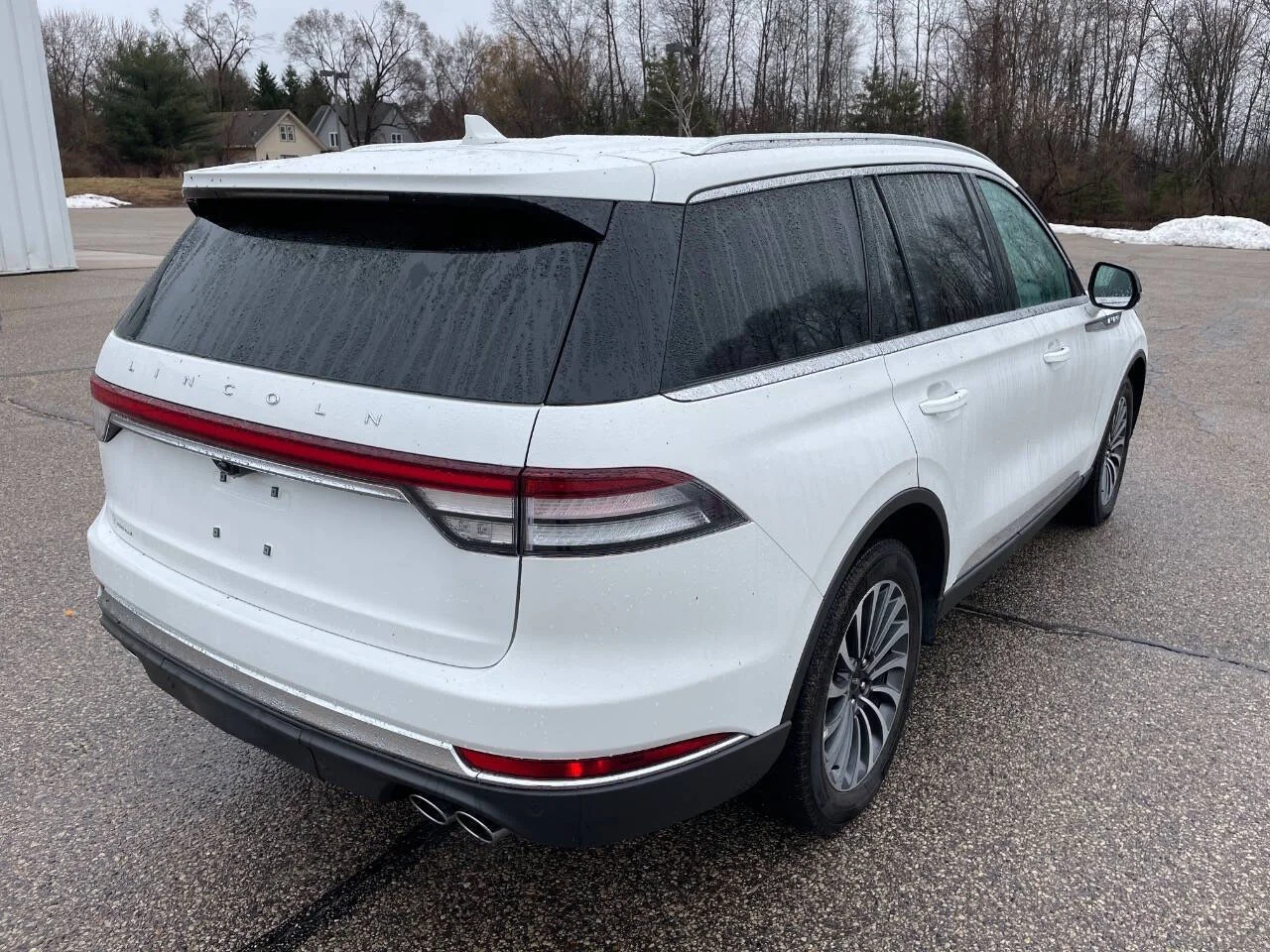 Used 2024 Pristine White Lincoln Premiere AWD 4dr SUV image 4
