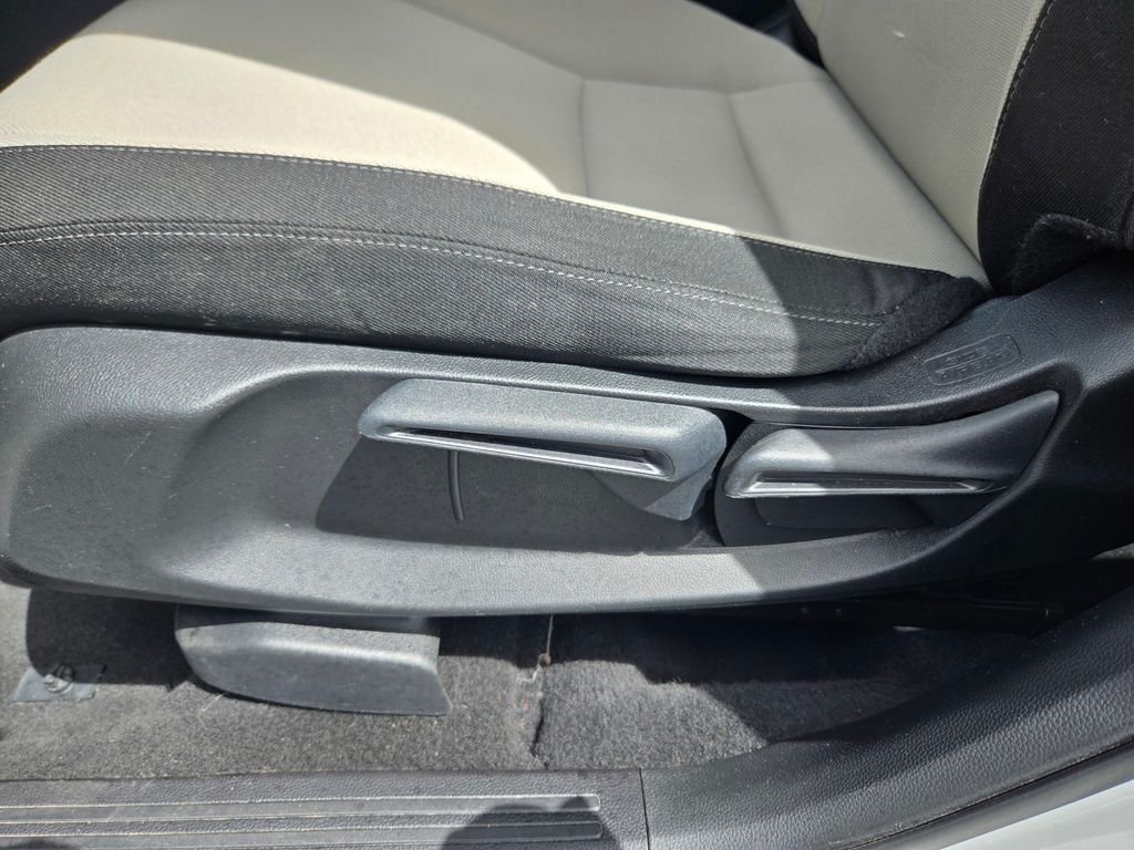 Used 2025  Honda LX image 11
