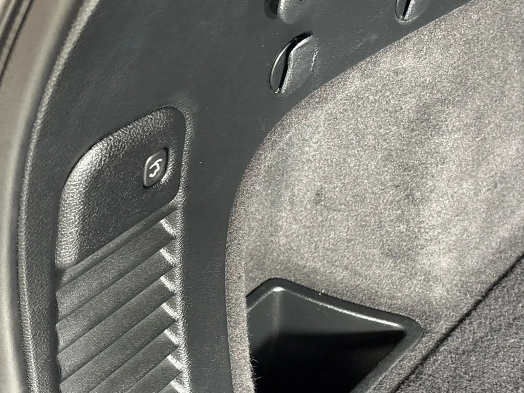 Used 2018 Gray Jeep Limited image 27