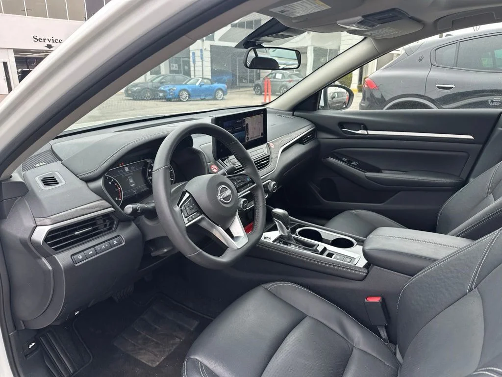 Used 2025 Pearl White TriCoat Nissan 2.5 SL image 7