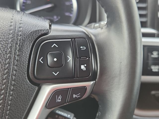 Used 2019 White Toyota XLE image 19