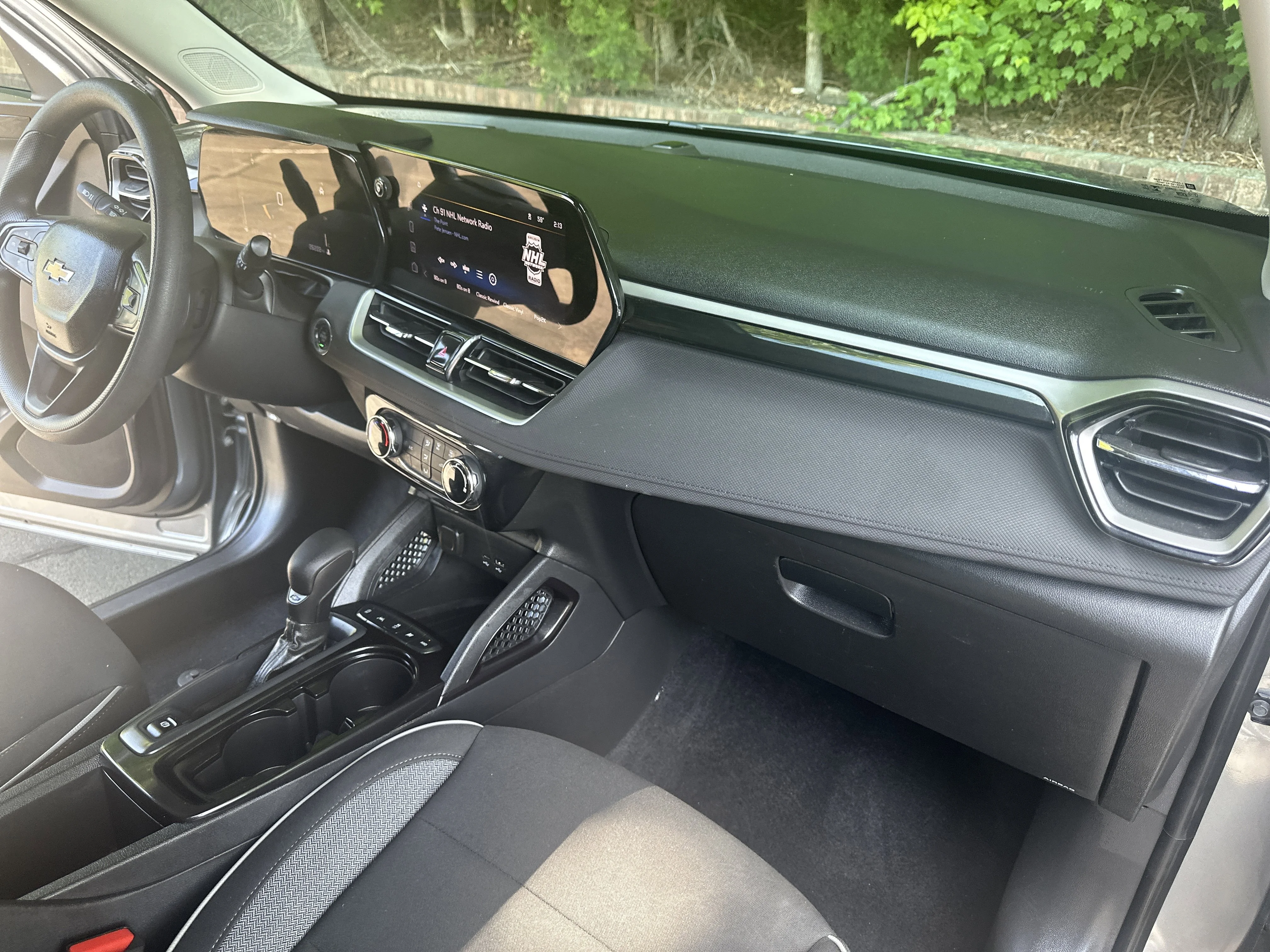 Used 2025 Sterling Gray Metallic Chevrolet LT image 26