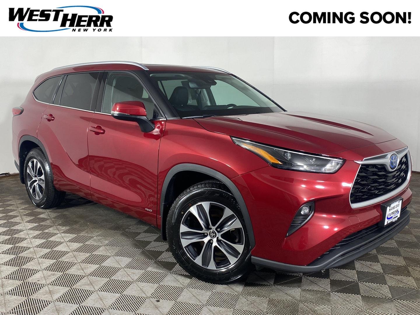 Used 2022 Pearl Toyota XLE image 1