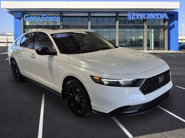 Certified Used 2025 Platinum White Pearl Honda SE image 1
