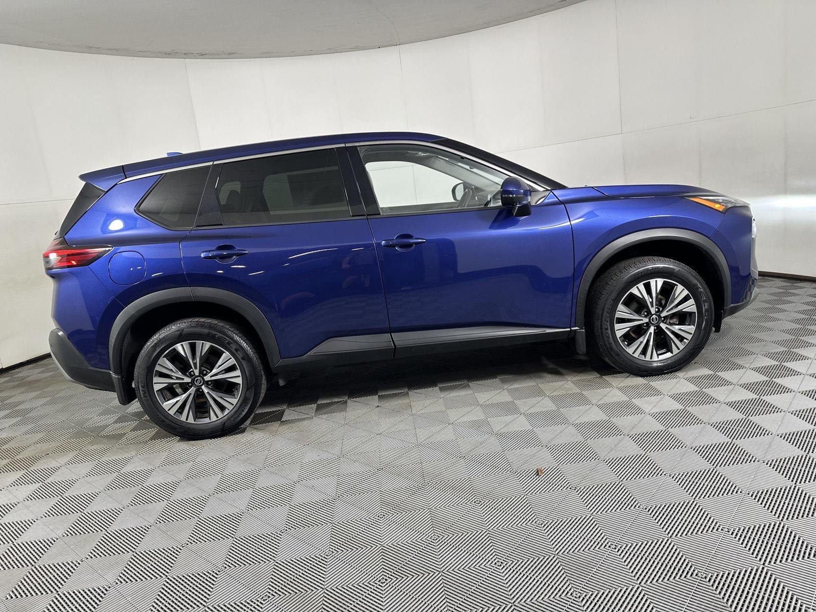 Used 2021 Caspian Blue Metallic Nissan SV image 11