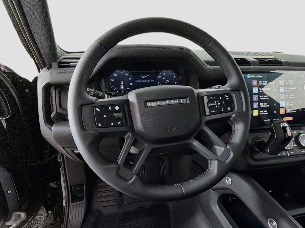 New 2026 Santorini Black Land Rover X-Dynamic SE image 11