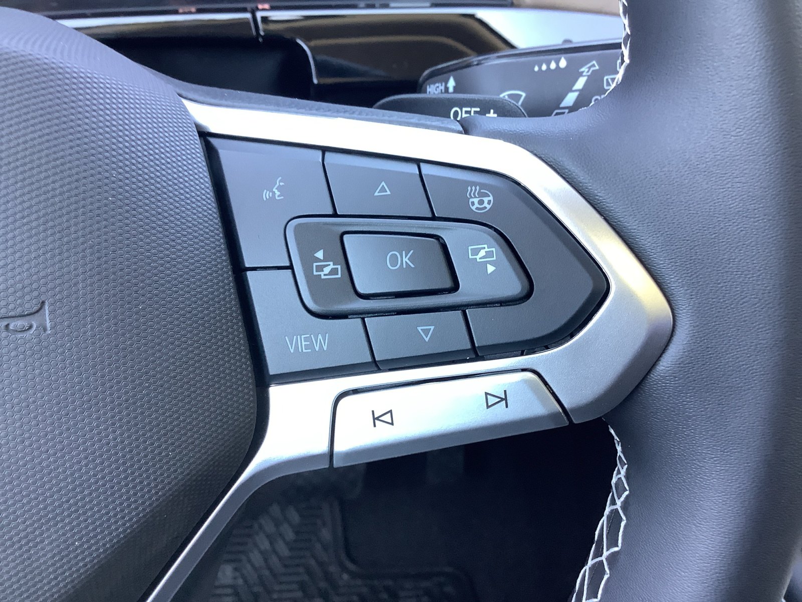 2026 Volkswagen Atlas SE w/Tech - Photo 26