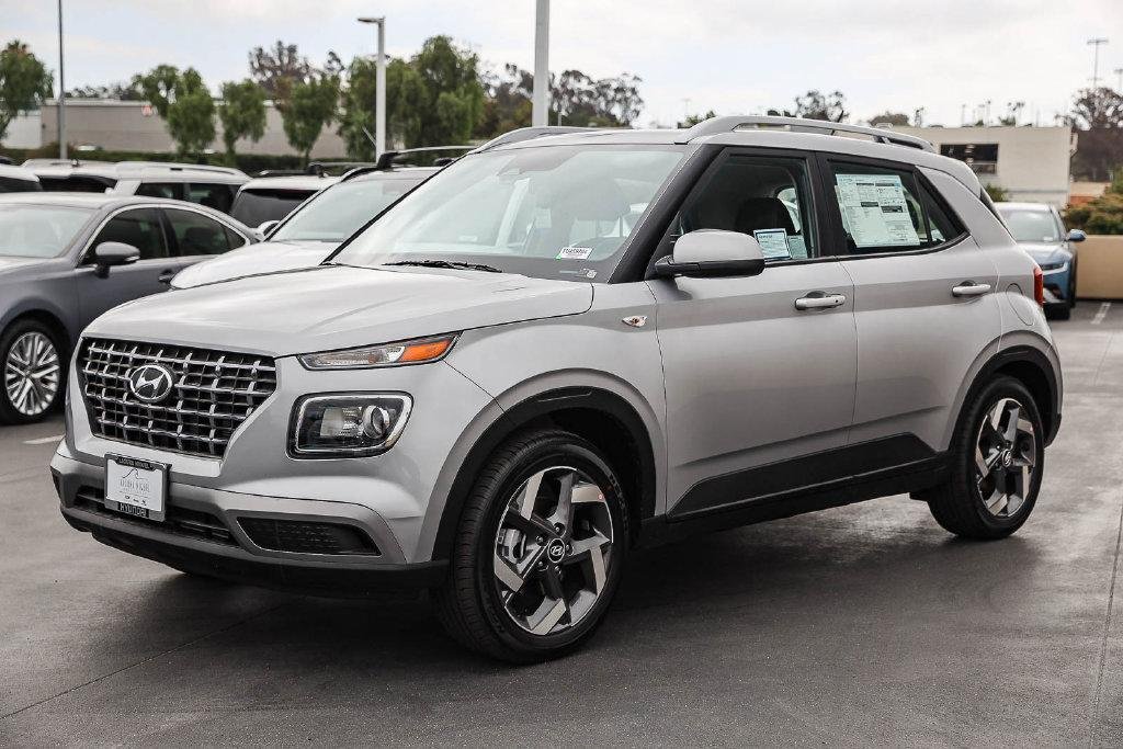 New 2026 Shimmering Silver Hyundai SEL image 3