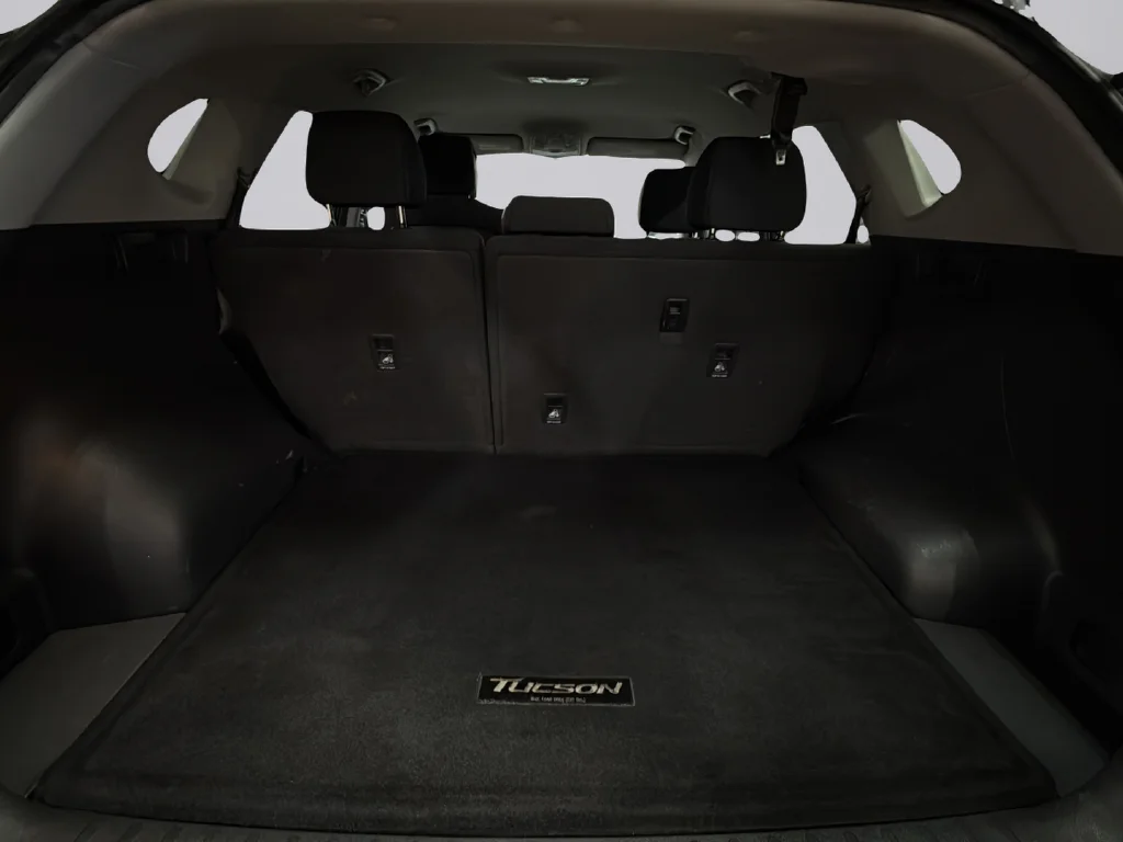 Used 2016 Coliseum Gray Hyundai Eco image 29