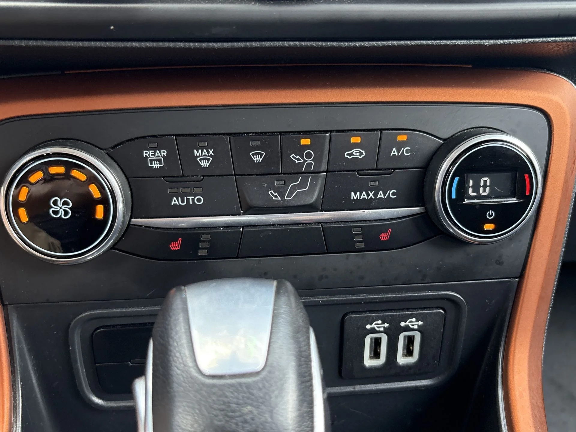 Used 2021 Lightning Blue Metallic Ford SE image 3