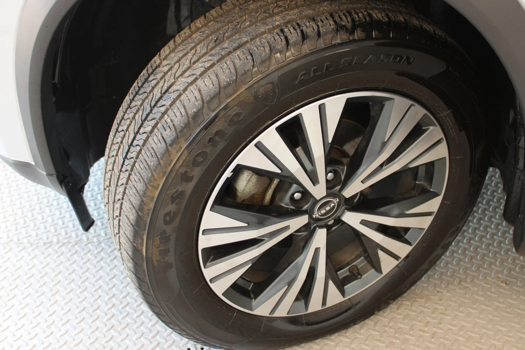 Used 2023 Brilliant Silver Metallic Nissan AWD SV image 19