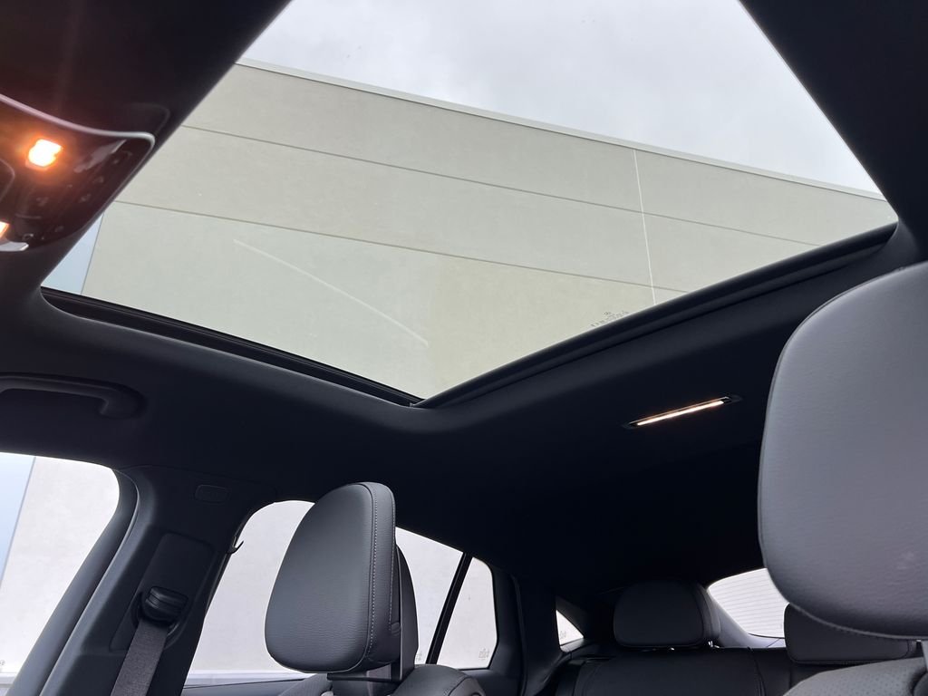 New 2026 Polar White Mercedes-Benz GLC300 image 21