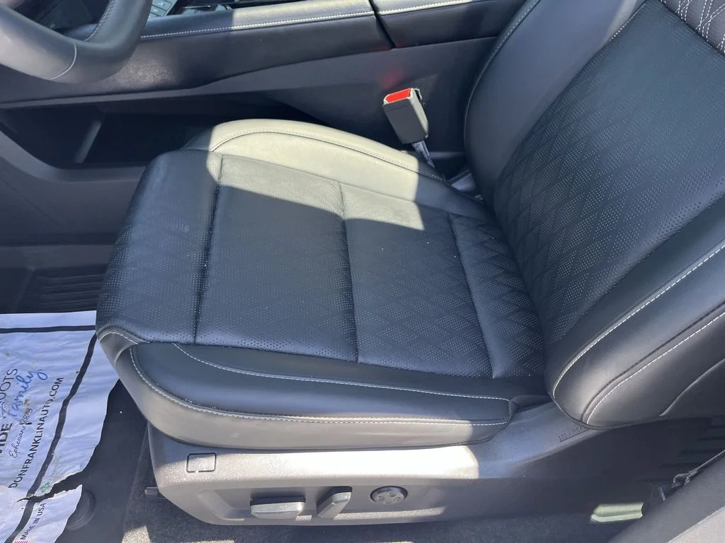 Used 2025 White Nissan Platinum image 12