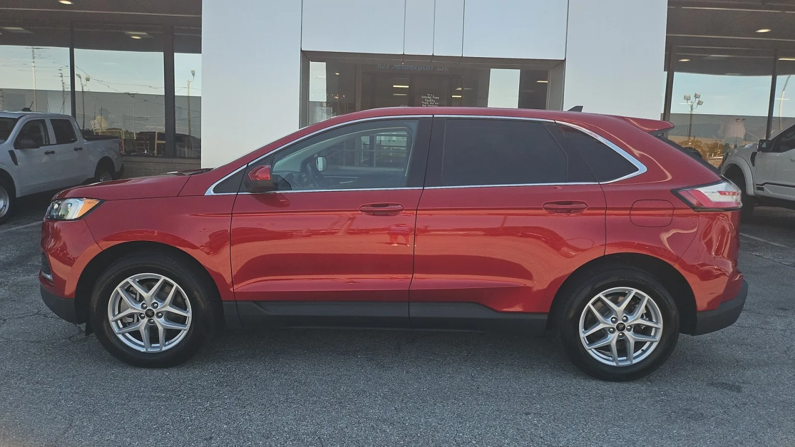 Used 2024 Red Ford 2024 FORD EDGE SEL 4DR SUV 112.2 WB AWD image 2