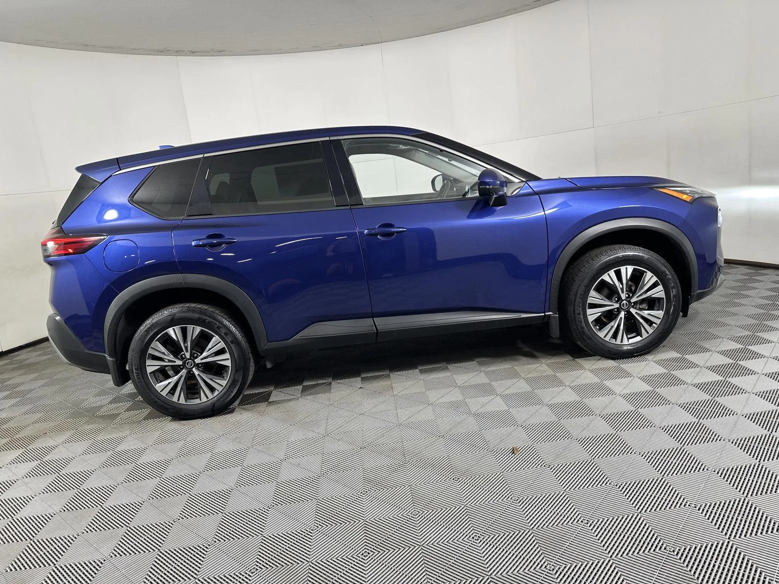 Used 2021 Caspian Blue Metallic Nissan SV image 11