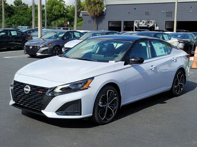 New 2026 Gray Sky Pearl / Super Black Two-tone Nissan SR image 31