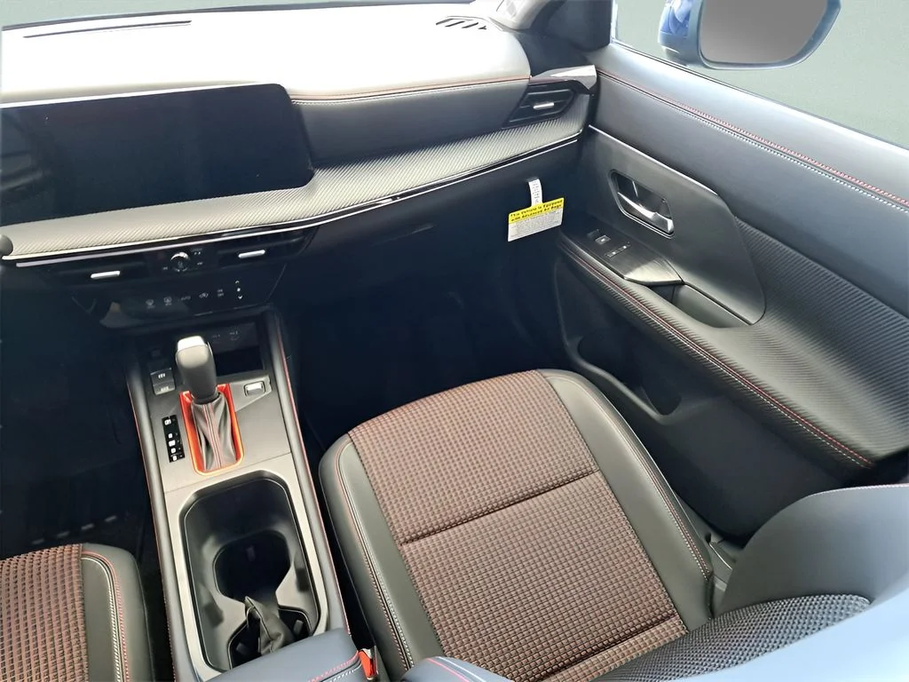 Used 2025 White Nissan SR image 22