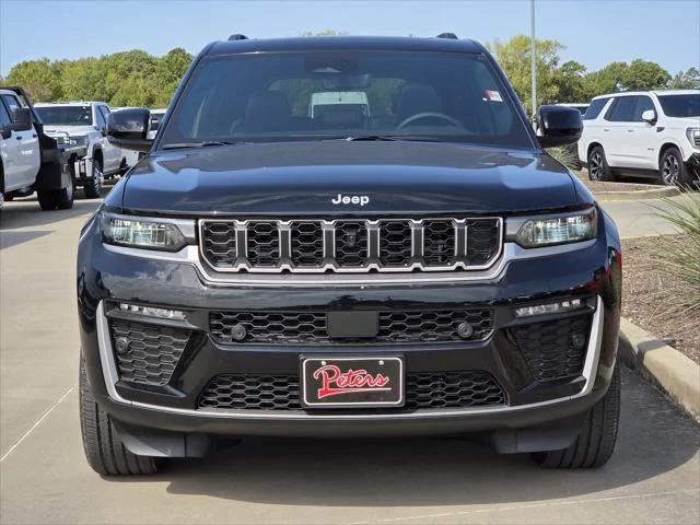 New 2027 High-Gloss Black Paint Jeep Limited image 2